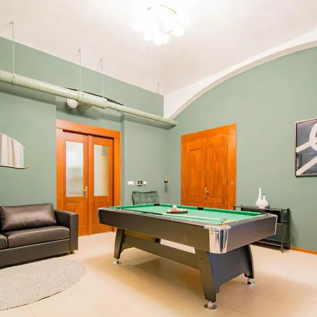 Magnificent With Sauna And Billiards Prague