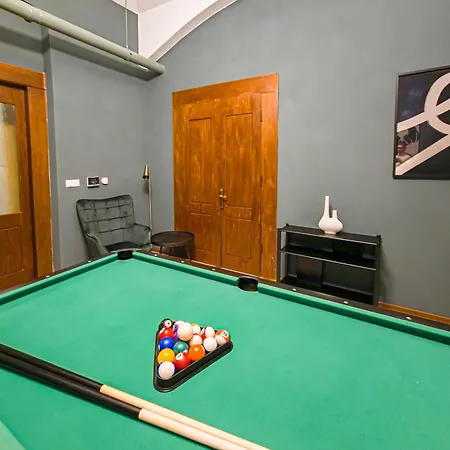 Magnificent With Sauna And Billiards * براغ