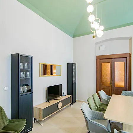 Magnificent With Sauna And Billiards Apartment *