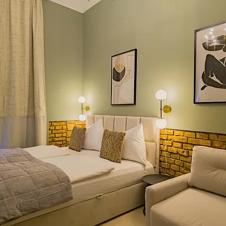 Magnificent With Sauna And Billiards * براغ
