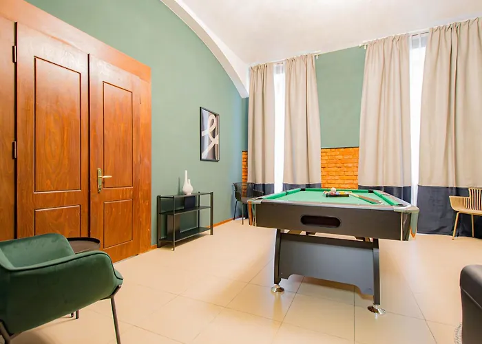Magnificent With Sauna And Billiards דירה
